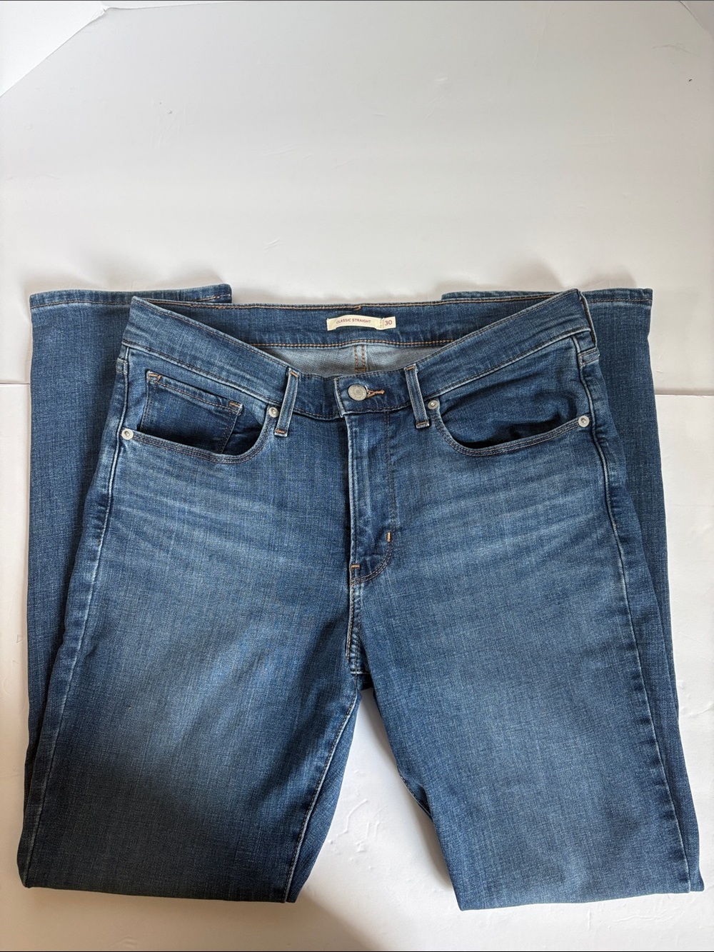 Levis Classic Straight Women's Mid-Rise Blue Jeans 5-pocket zip close